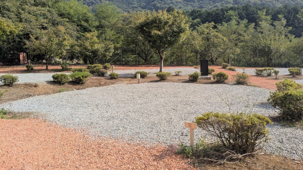 御坂路さくら公園オートキャンプ場8番サイト