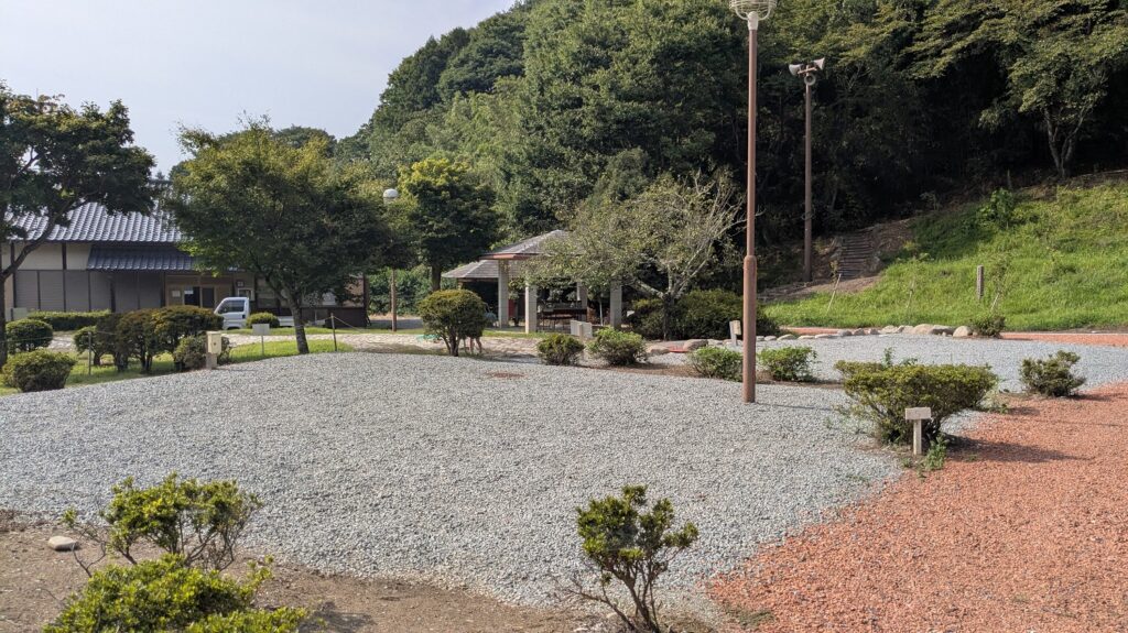 御坂路さくら公園オートキャンプ場5番サイト